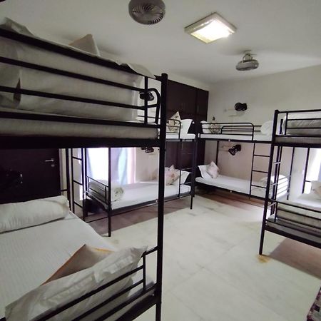 A Sleepy Fox Hostel New Delhi Exterior foto