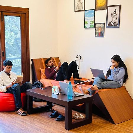 A Sleepy Fox Hostel New Delhi Exterior foto