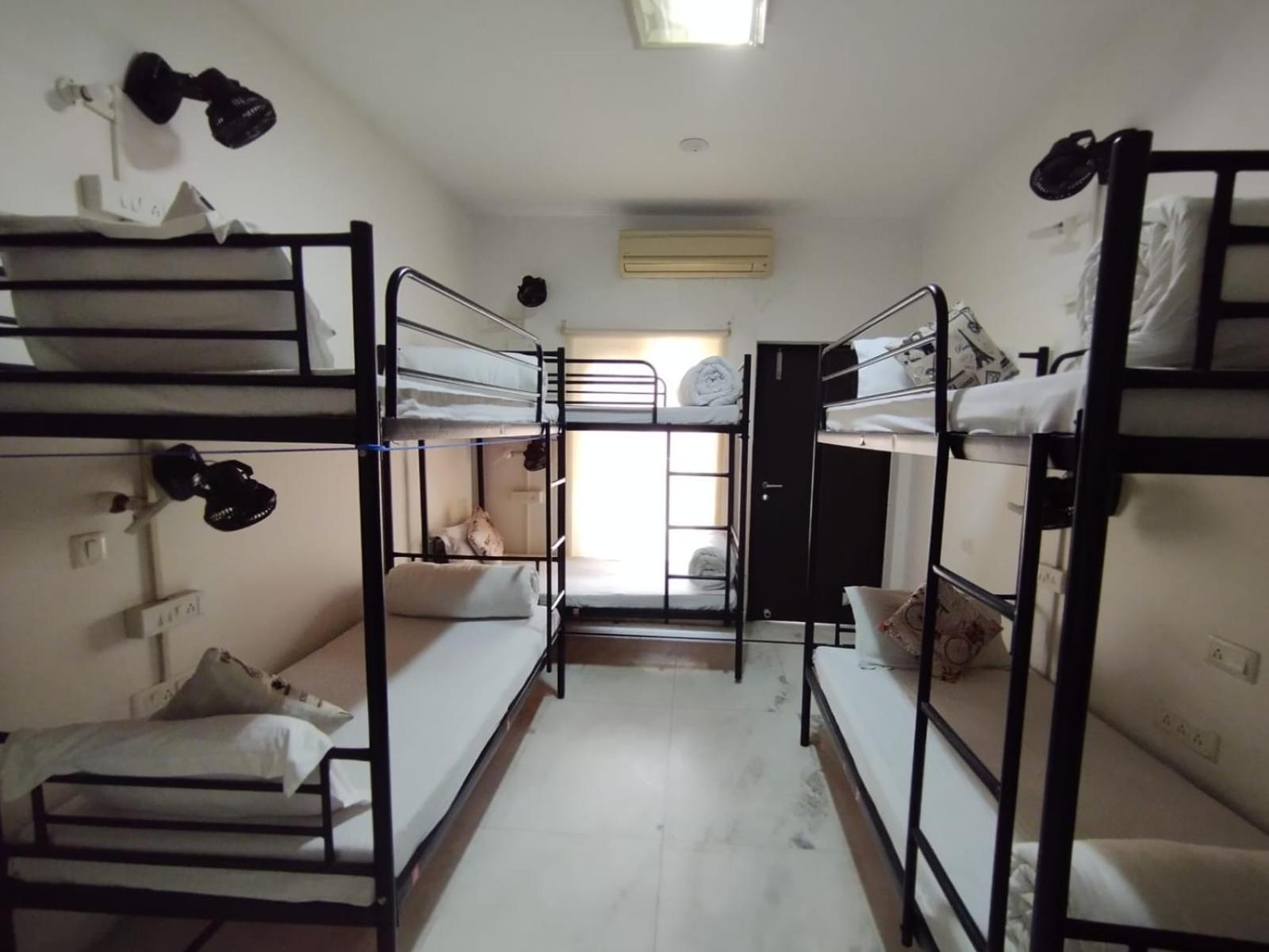 A Sleepy Fox Hostel New Delhi Exterior foto