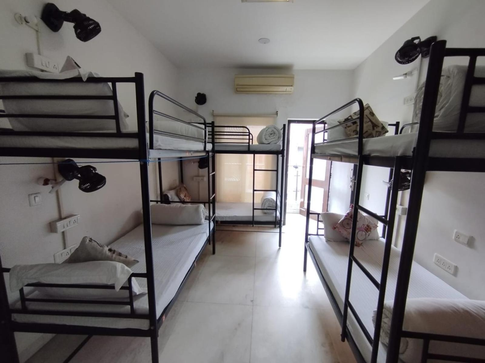 A Sleepy Fox Hostel New Delhi Exterior foto