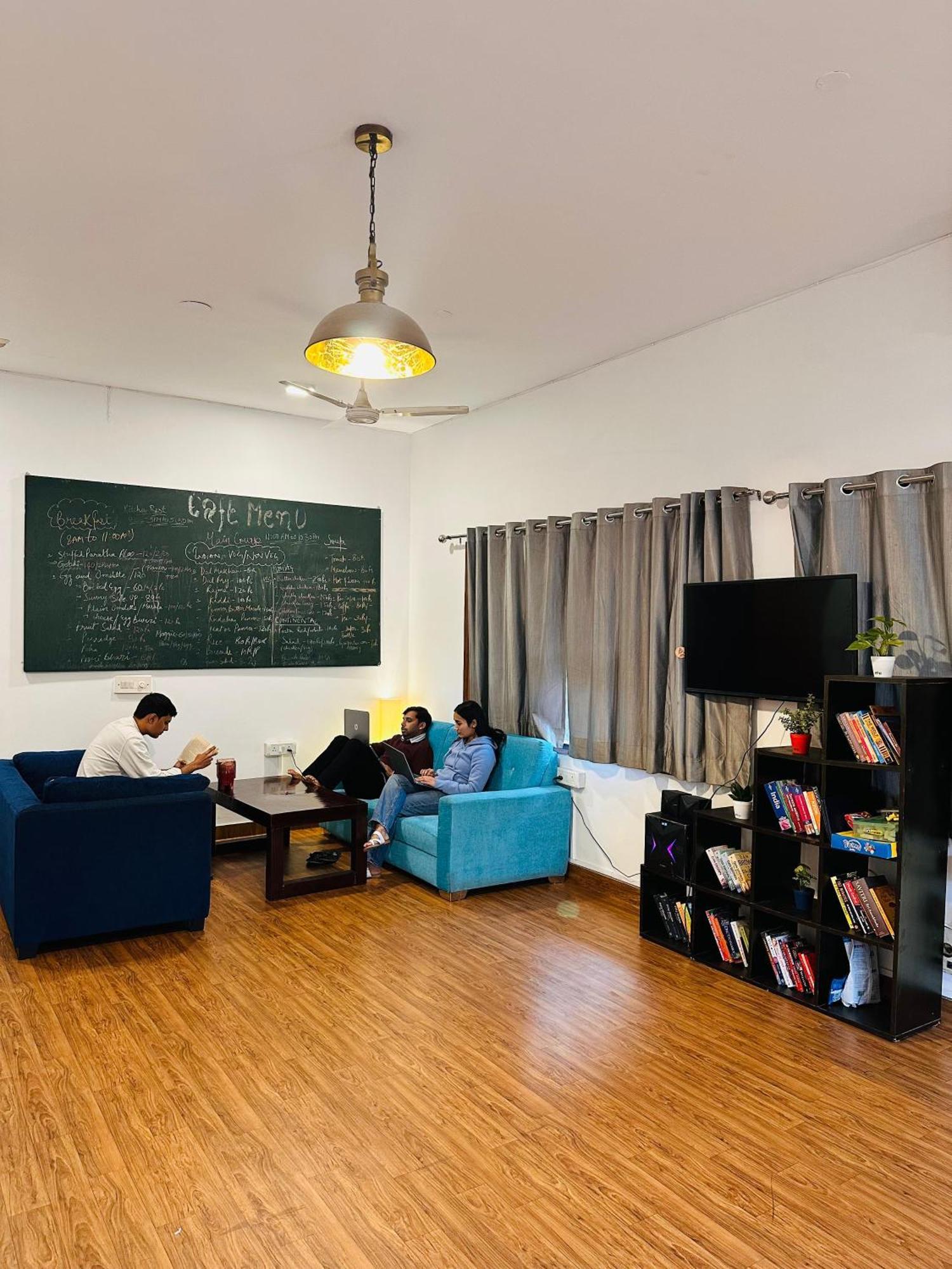 A Sleepy Fox Hostel New Delhi Exterior foto