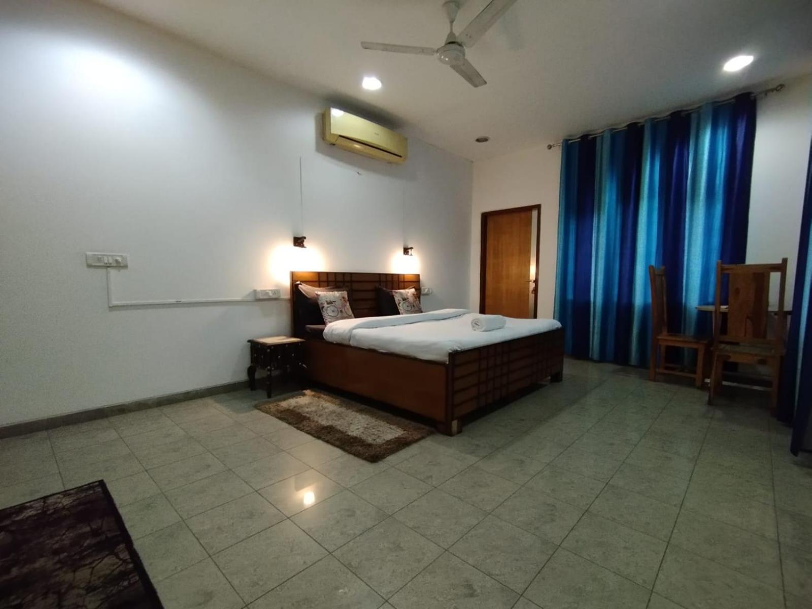 A Sleepy Fox Hostel New Delhi Exterior foto